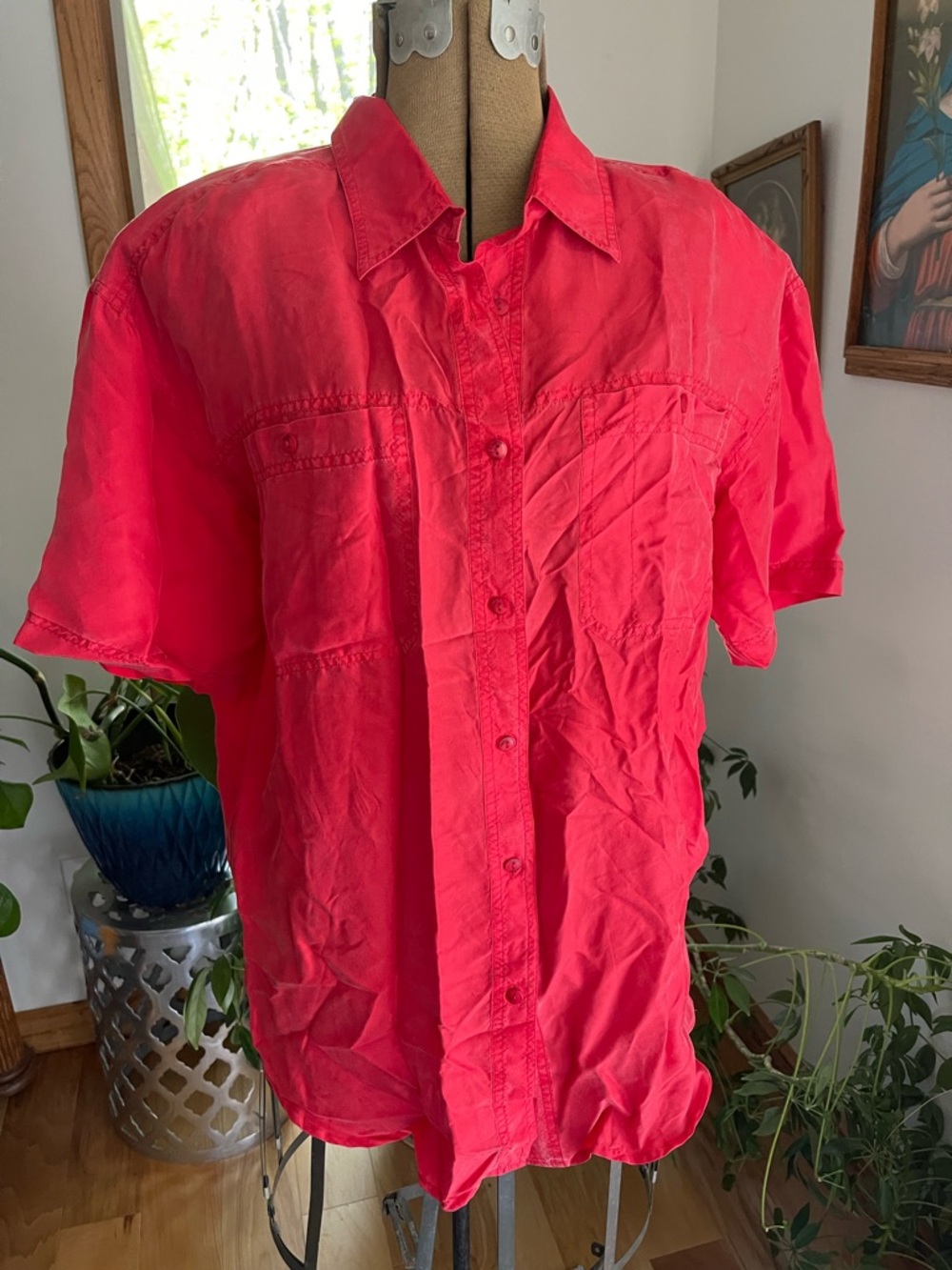 Vintage 90s washable silk Women's Short-Sleeve Button-Up Shirt in Bright Red